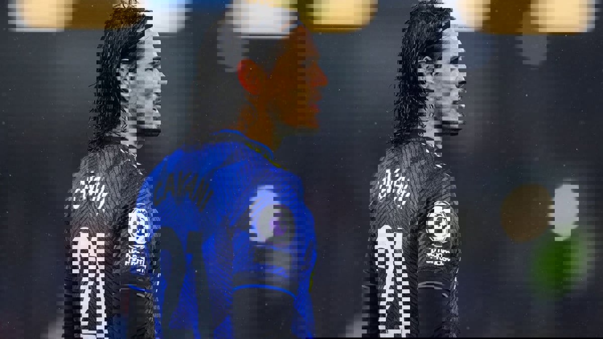 لماذا ارتبط إدينسون كافاني بالانتقال إلى نادي النصر السعودي؟