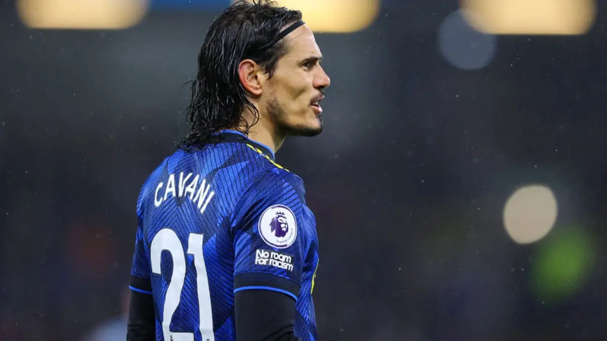 لماذا ارتبط إدينسون كافاني بالانتقال إلى نادي النصر السعودي؟