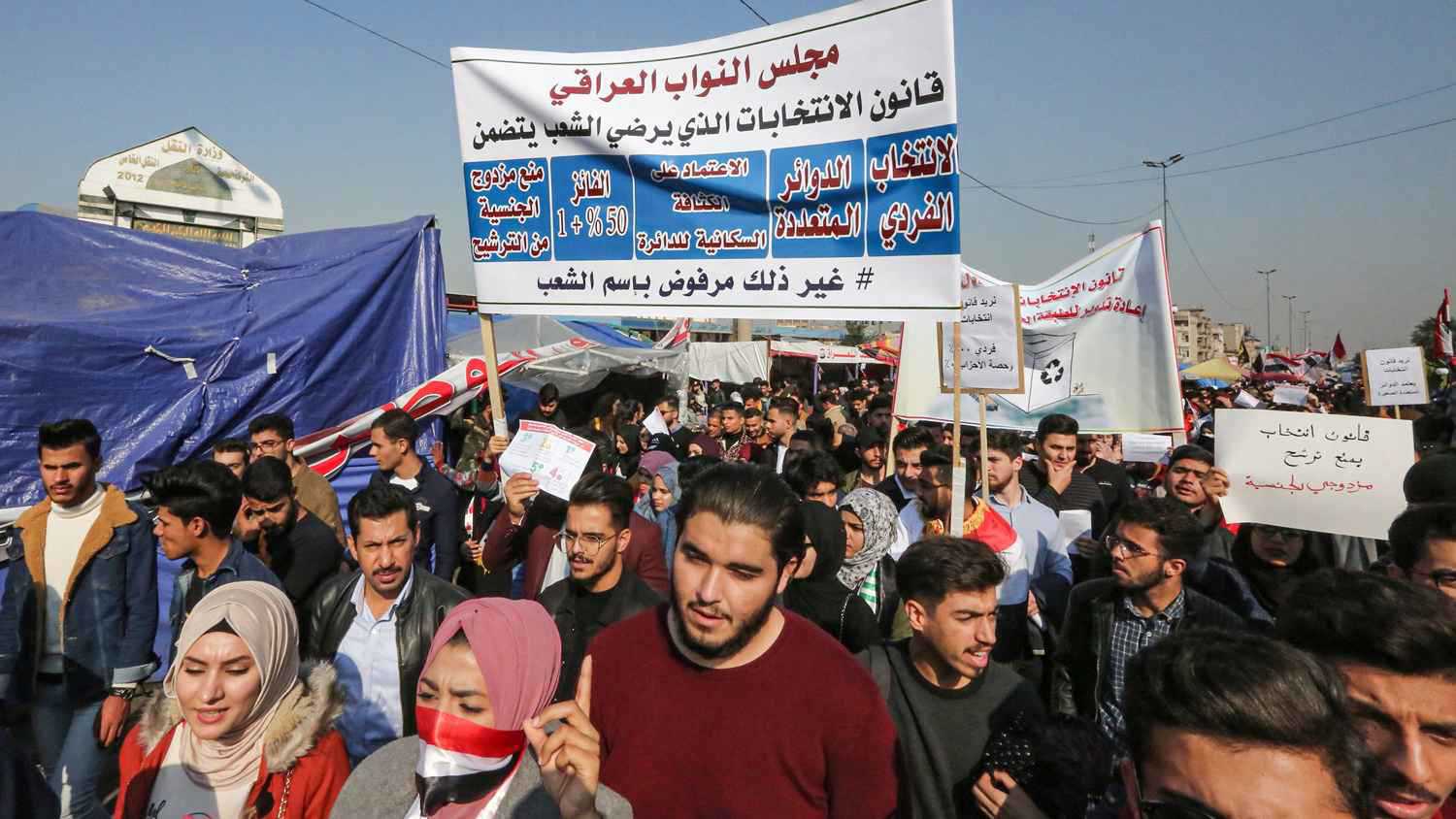 دور إيراني خفي.. كيف جرى إخراج "حركة تشرين" من البرلمان العراقي؟