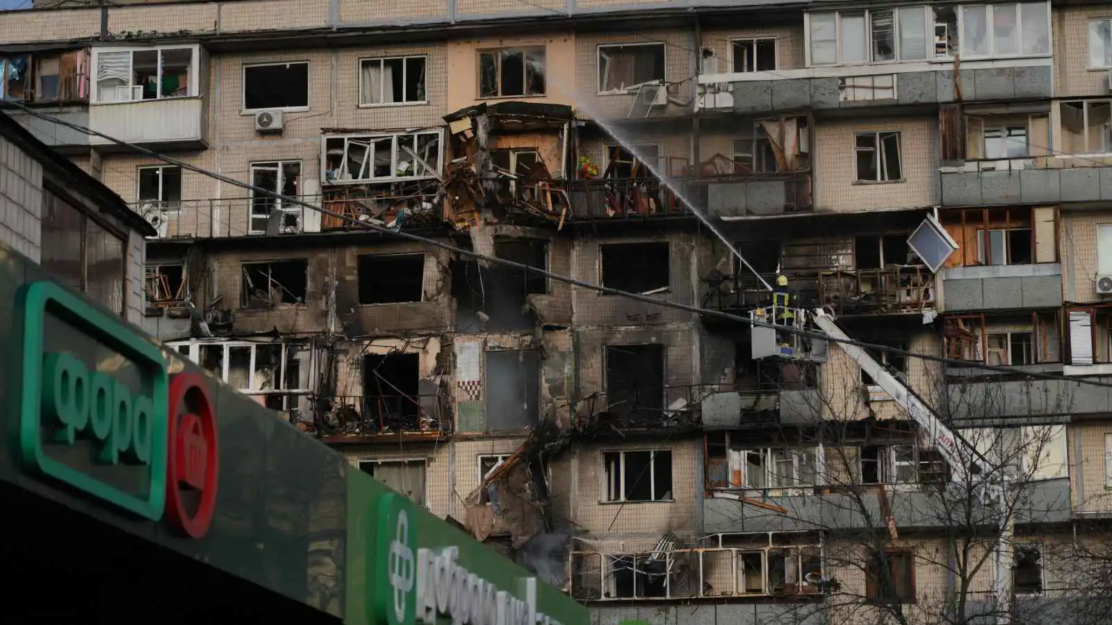 أذربيجان تستدعي السفير الروسي بعد تضرر سفارتها في كييف في هجوم