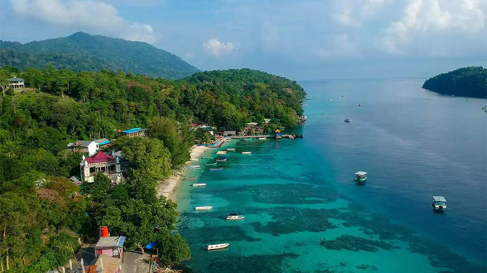 شاطئ إيبويه، بولاو ويه، إندونيسيا