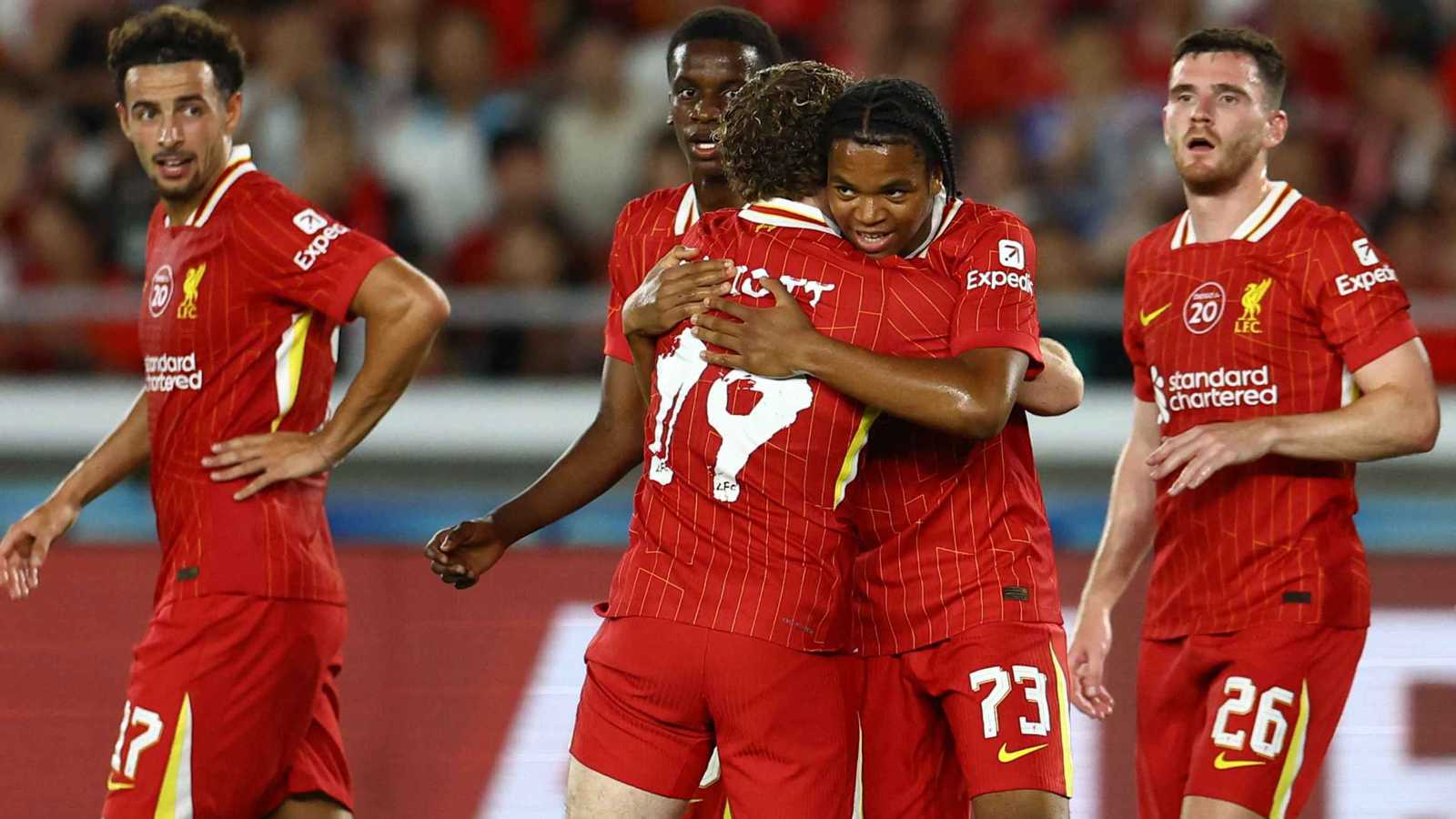 منبهر بشدة.. ردّ فعل محمد صلاح تجاه هدف ريو نغوموها الخرافي (فيديو)