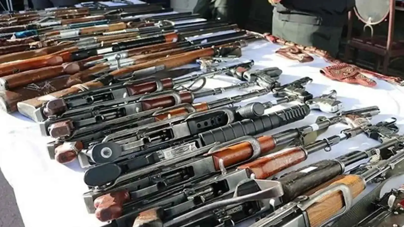 إيران تعلن ضبط أسلحة أمريكية في بلوشستان