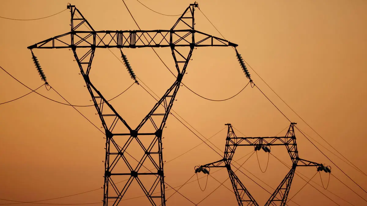 بسبب العقوبات على سوريا.. فرنسا تعلن تعثر خطة لدعم الكهرباء في لبنان