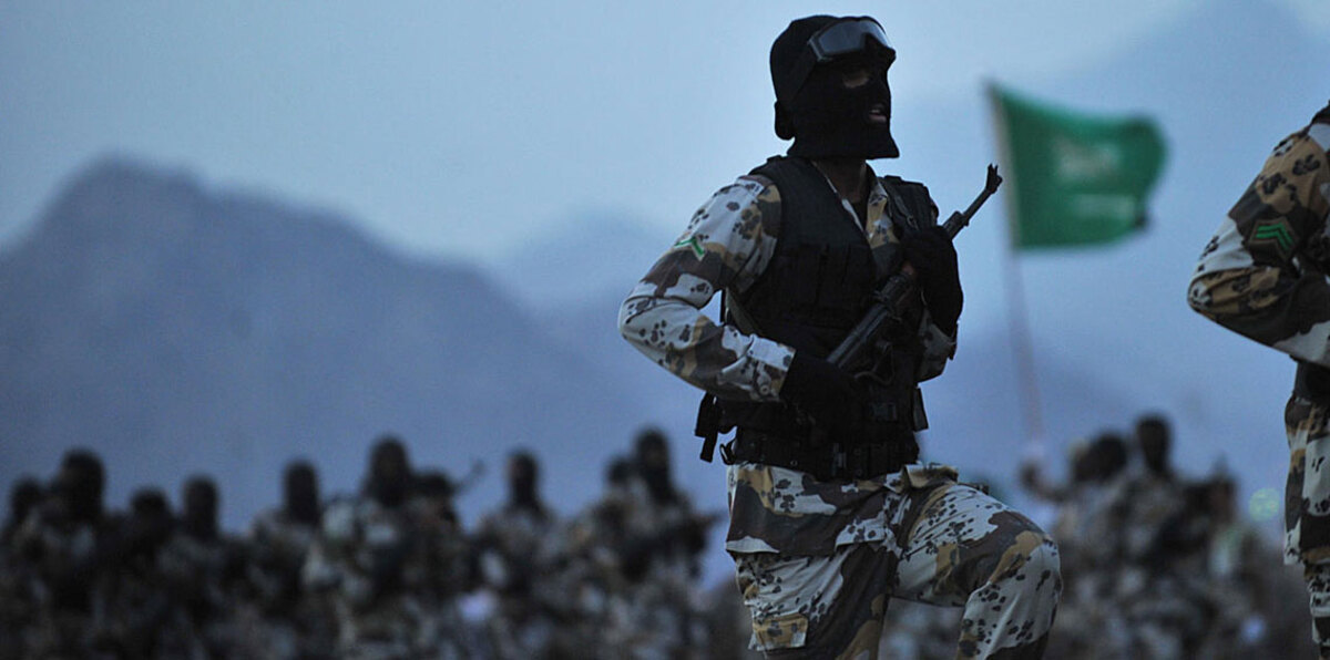 مقتل جندي سعودي في مداهمة "وكر إرهابي" بالعوامية شرق البلاد