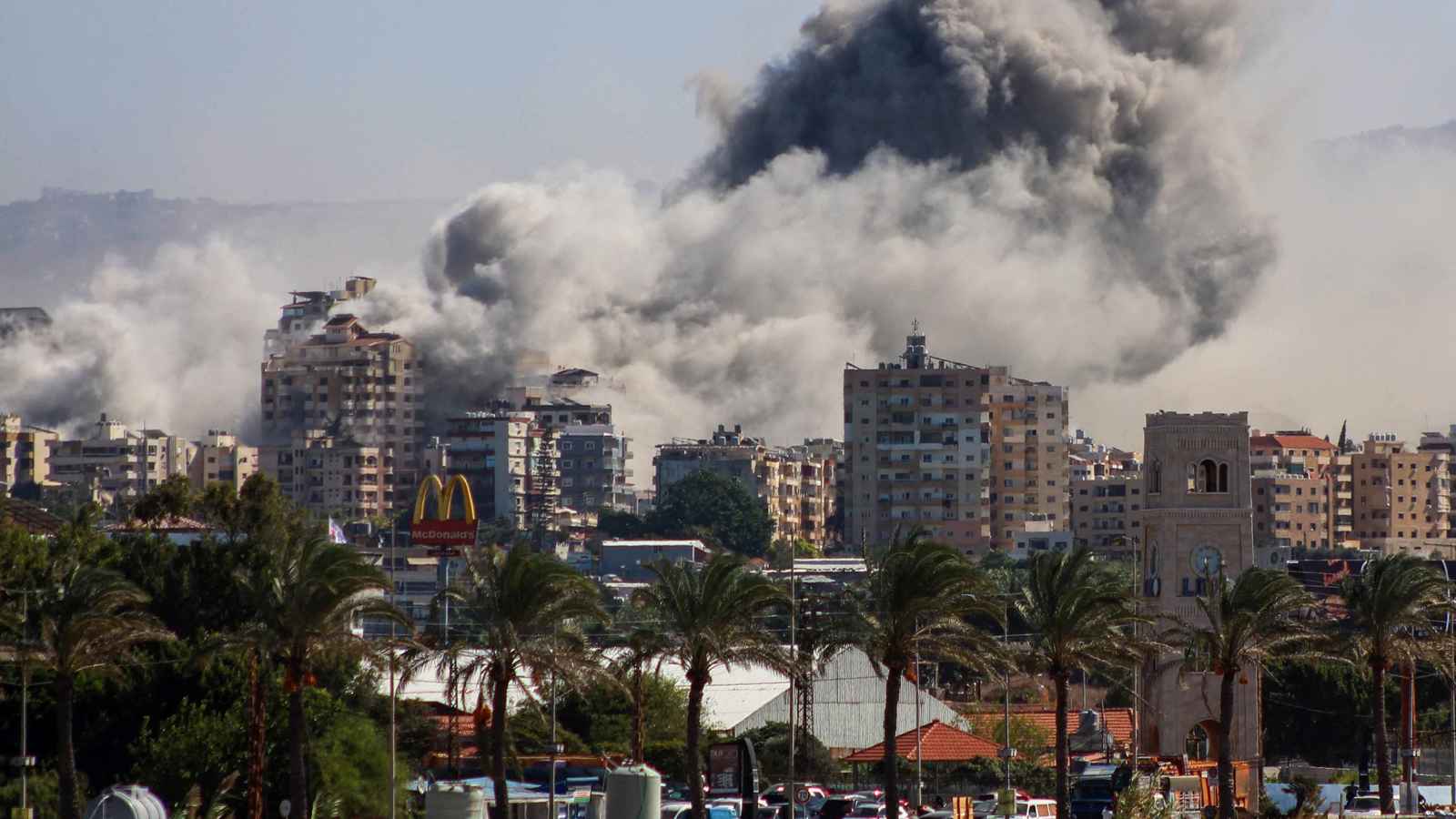 لبنان "كرة نار".. غارات عنيفة ونزوح جماعي من "صور" (فيديو)