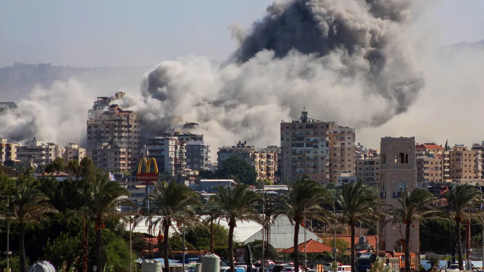 لبنان "كرة نار".. غارات عنيفة ونزوح جماعي من "صور" (فيديو)