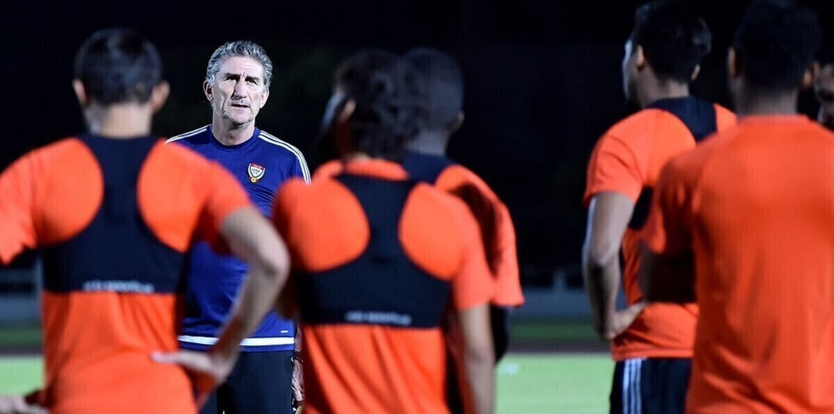 مدرب الإمارات يتجاهل سؤال مراسل "بي إن سبورتس" القطرية في مؤتمر صحفي