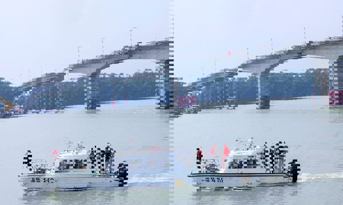 اصطدام سفينة بجسر يخلف 5 قتلى في الصين (صور وفيديو)
