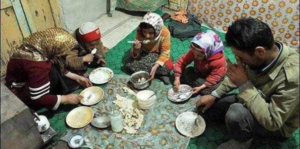 وكالة: العامل الإيراني ينفق 72% من دخله على الطعام فقط