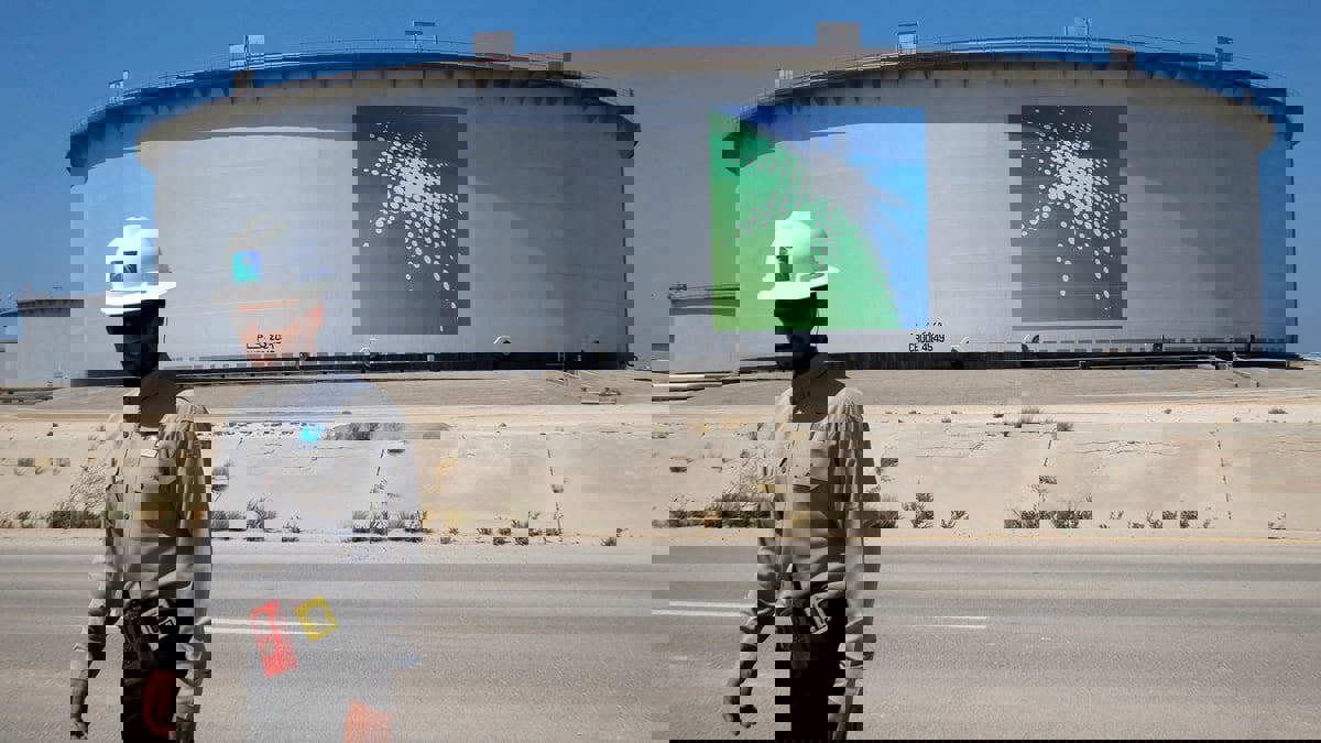 السعودية تمنح اليمن منحة نفطية قيمتها 200 مليون دولار لتشغيل محطات الكهرباء