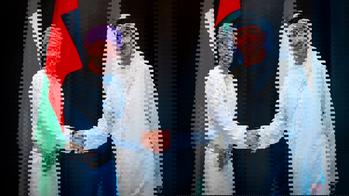 عبدالله بن زايد يستقبل وزير خارجية سلطنة عمان