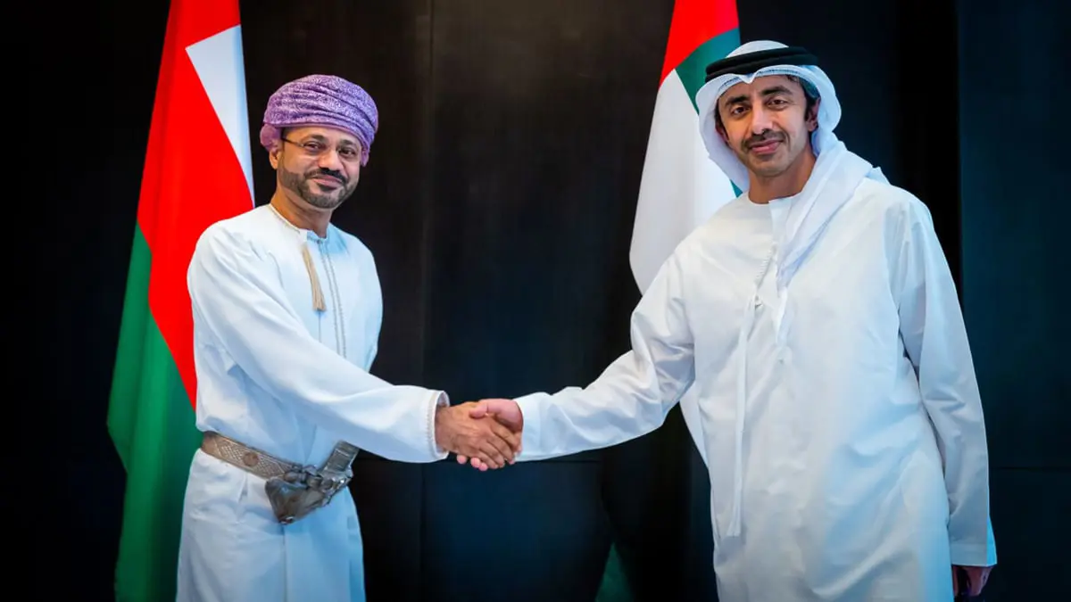 عبدالله بن زايد يستقبل وزير خارجية سلطنة عمان