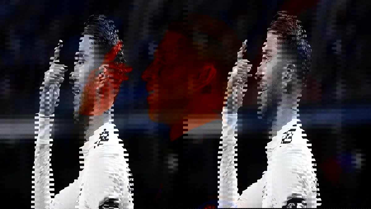 شاهد سيرجيو راموس بالزي الإماراتي في مسجد الشيخ زايد (صورة)