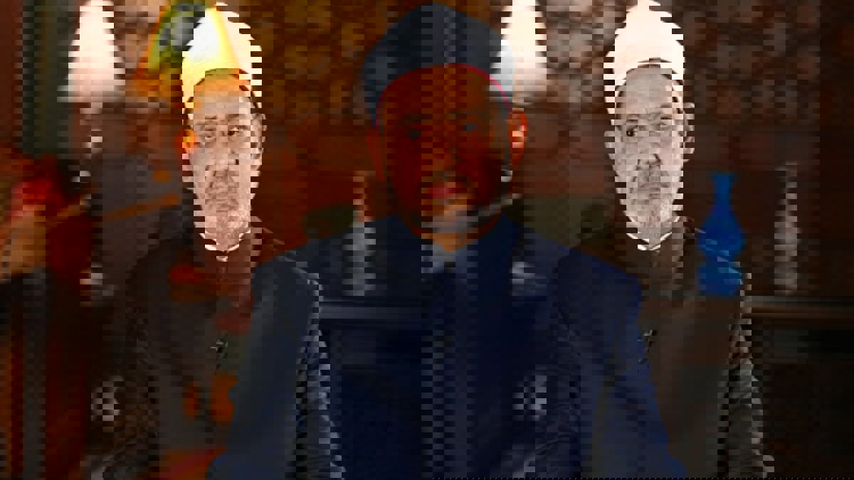 بعد تصريحات ماكرون المثيرة للجدل بشأن الإسلام.. كيف علق شيخ الأزهر؟