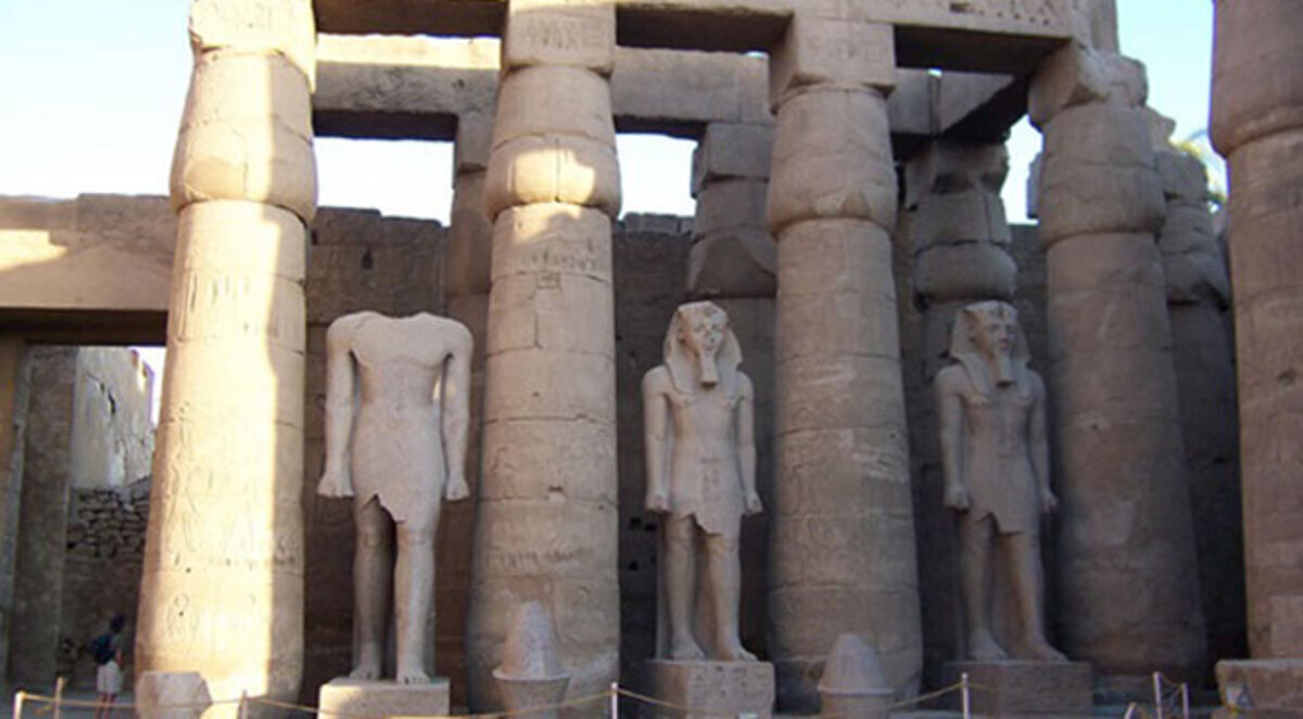 ظاهرة نادرة لشروق الشمس على "الكرنك" الأحد