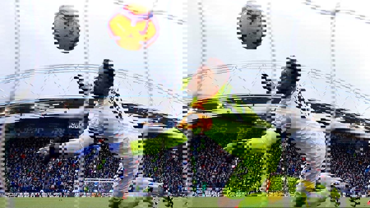 سخرية من حارس واتفورد بعد محاولة تصدٍ غريبة (فيديو)