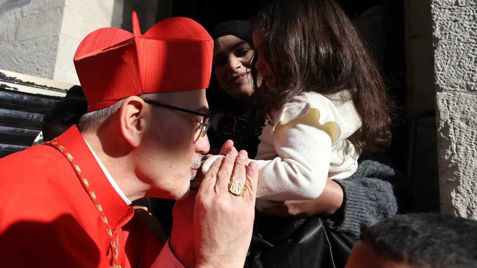 احتفالات عيد الميلاد تعود إلى بيت لحم بعد عامين من الحرب على غزة