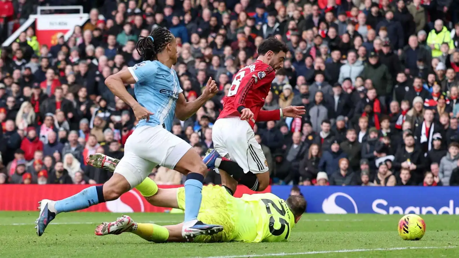 ترتيب الدوري الإنجليزي.. مانشستر يوناتيد يصعق السيتي ويقدم هدية لآرسنال (فيديو)