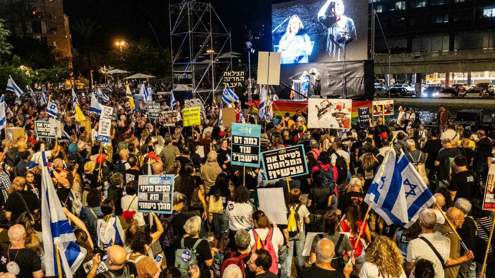 آلاف الإسرائيليين يتظاهرون في تل أبيب مطالبين بعودة الرهائن