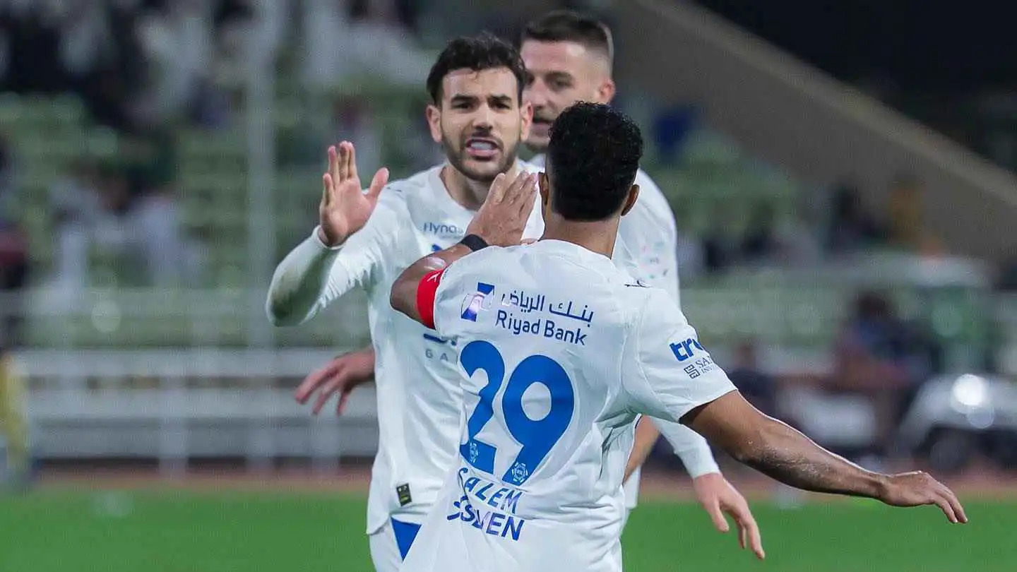 3 قرارات حساسة.. تقييم مفاجئ لحكم مباراة الهلال والنجمة (فيديو)