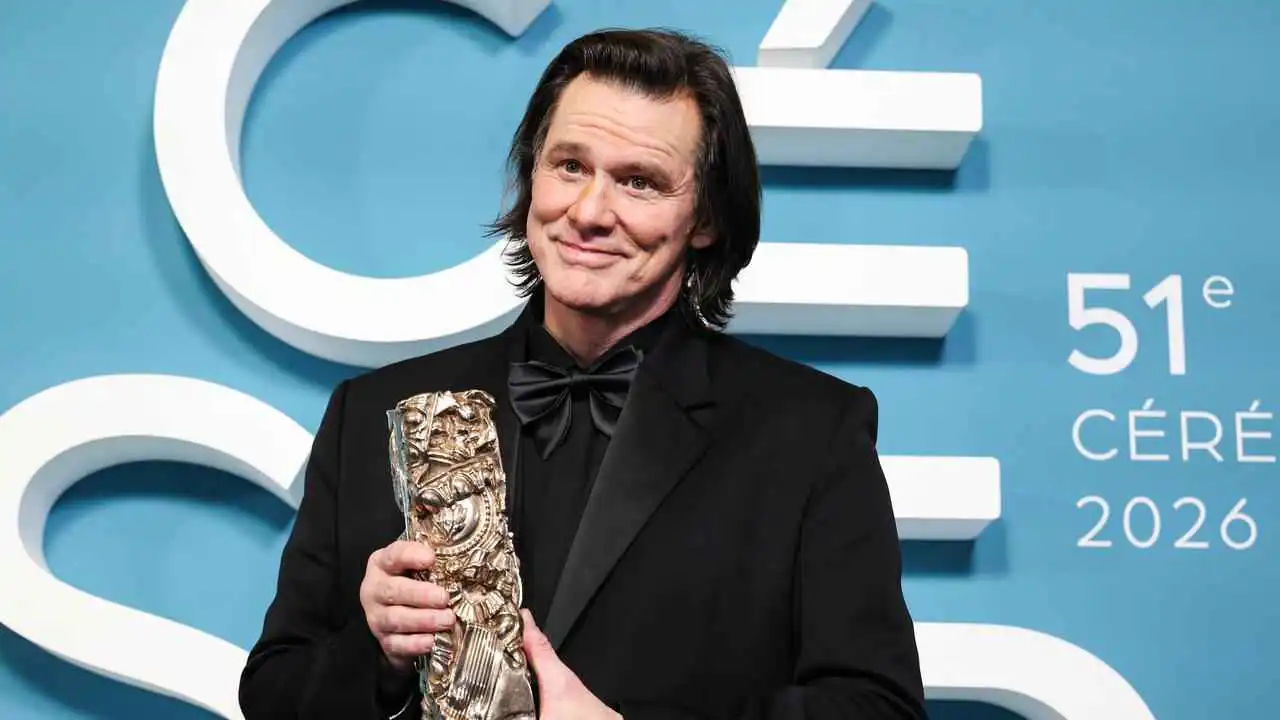 جيم كاري يثير الجدل بوجه غير مألوف (صور)