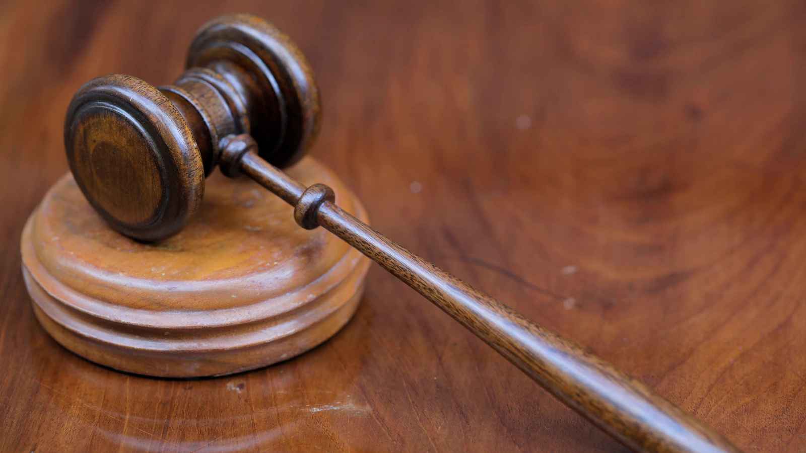 من الإعدام إلى المؤبد.. تخفيف حكم امرأة مصرية قتلت ابنتيها