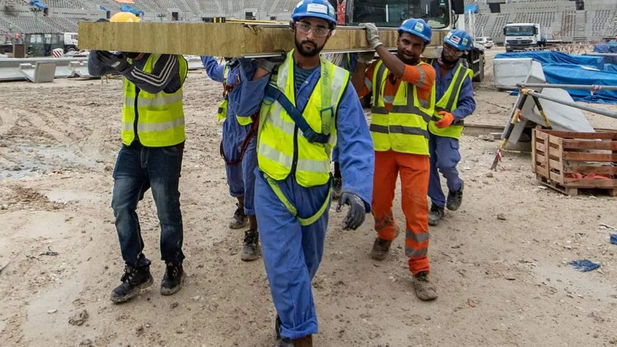 العفو الدولية: آلاف من عمال ملاعب كأس العالم يواجهون الاستغلال في قطر