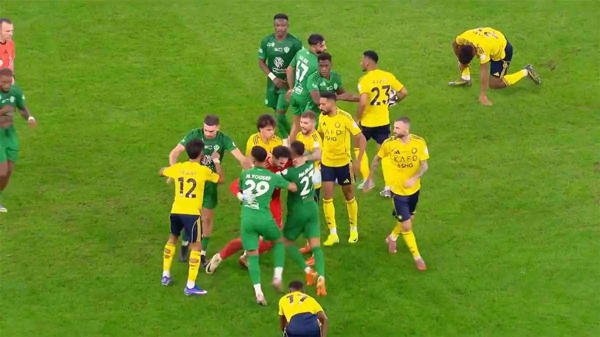 علي مجرشي يصفع جواو فيليكس (فيديو)