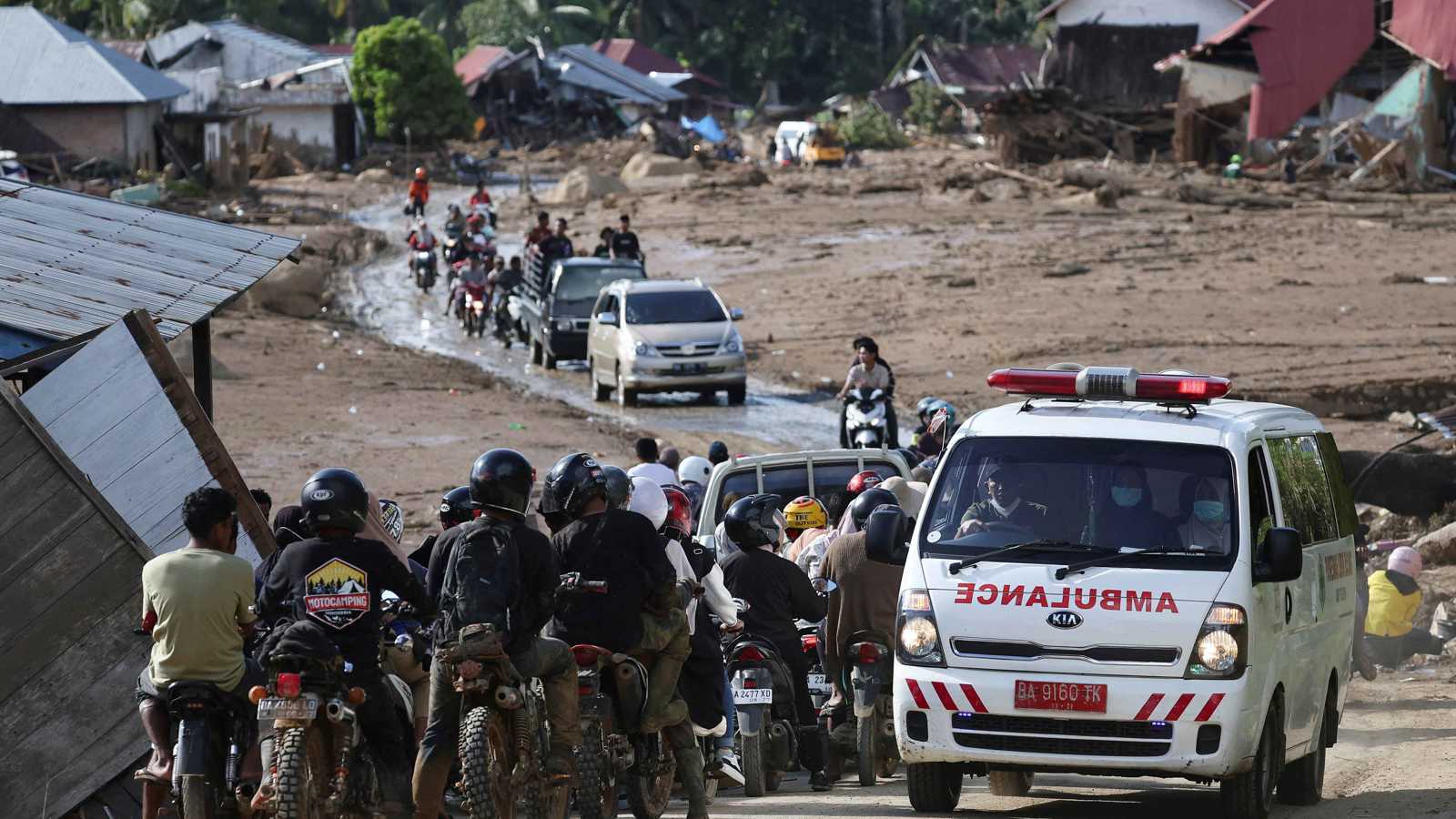 ارتفاع حصيلة ضحايا الفيضانات في إندونيسيا إلى 631