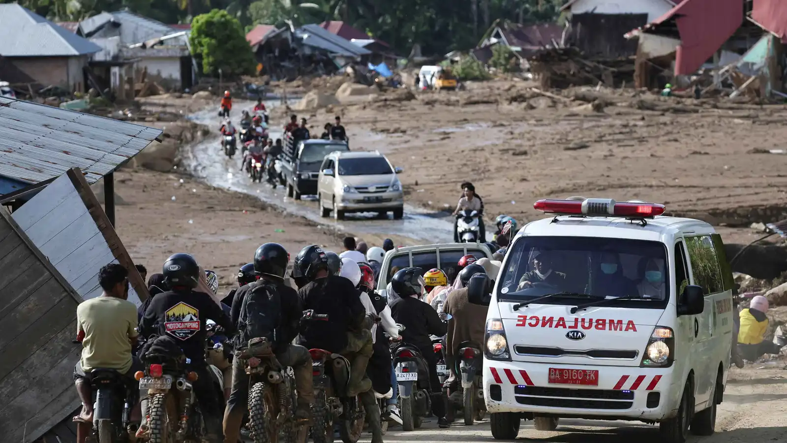 ارتفاع حصيلة ضحايا الفيضانات في إندونيسيا إلى 631