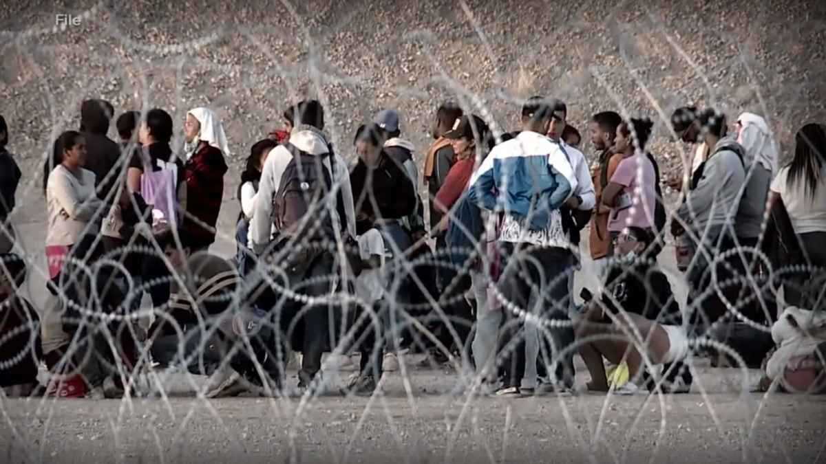 ملوحة بالترحيل.. إدارة ترامب تطلق حملة لإبطال الآلاف من طلبات اللجوء