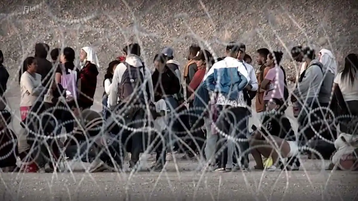 ملوحة بالترحيل.. إدارة ترامب تطلق حملة لإبطال الآلاف من طلبات اللجوء