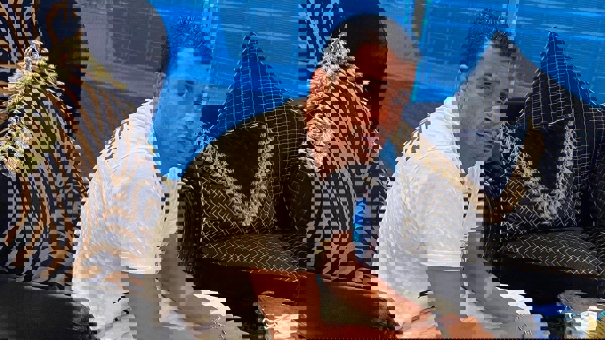 بعد حذف "بنت الجيران".. حسن شاكوش يعتذر من محمد حماقي ومدين