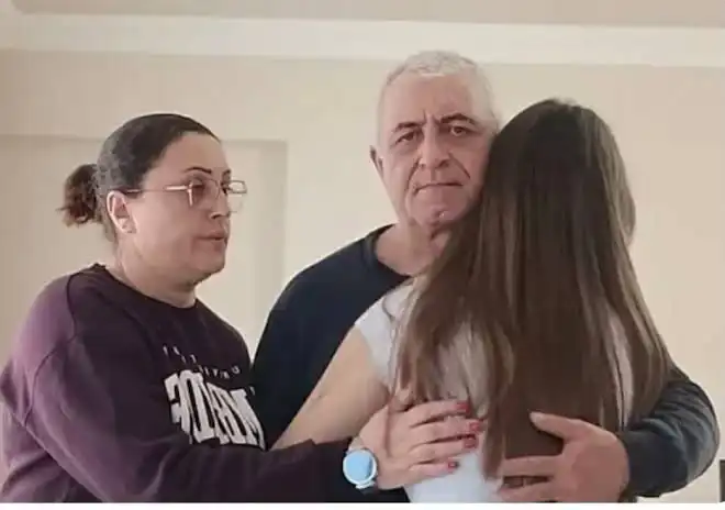 توانا تورون مع والديها