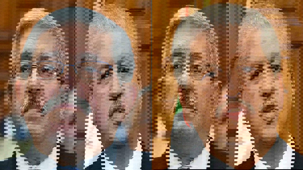 الجزائر.. تأييد أحكام بسجن أحمد أويحيى وعبدالمالك سلال وتخفيف حكم ملزي