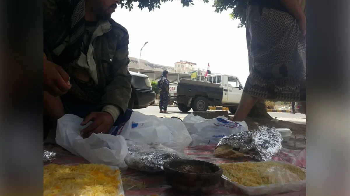 بالصور.. الحوثيون يعتقلون علي البخيتي بقوة السلاح