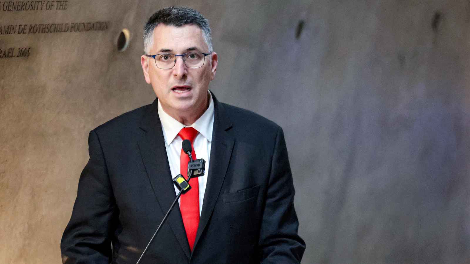 إسرائيل تطالب أوروبا بسحب "الشرعية" من الحكومة السورية الجديدة