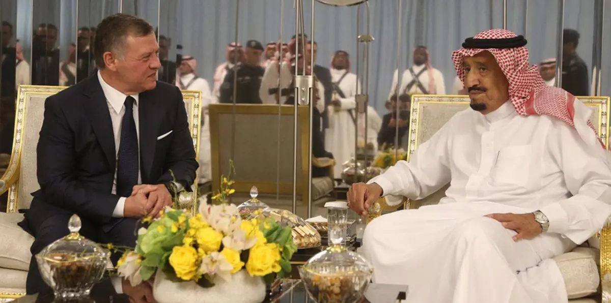 الملك سلمان يلتقي العاهل الأردني في جدة