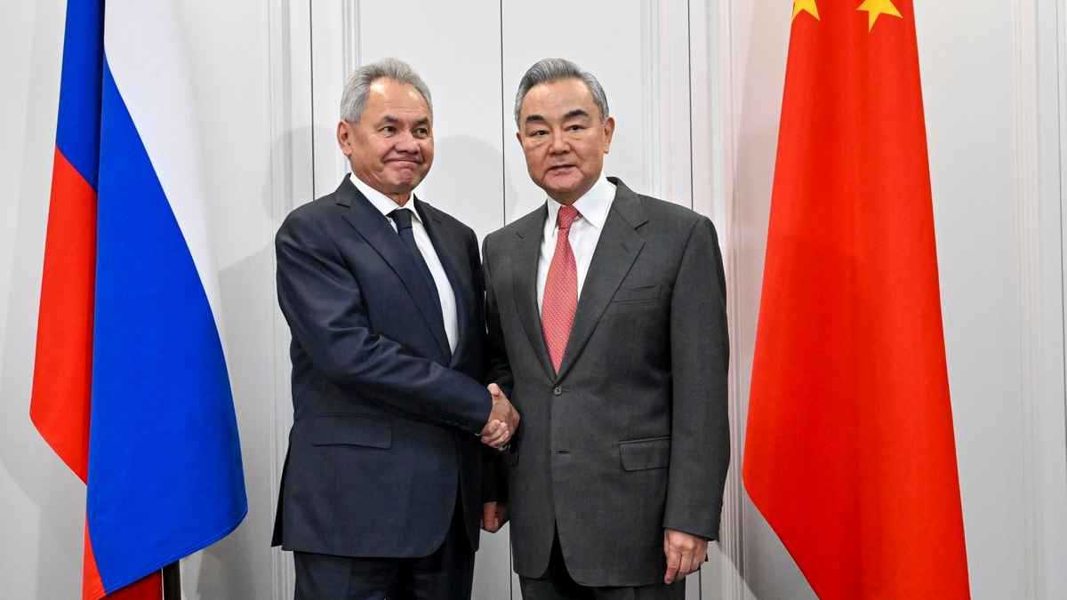 روسيا والصين تنسقان عسكرياً ضد الغرب.. تفاصيل لقاء موسكو الحاسم