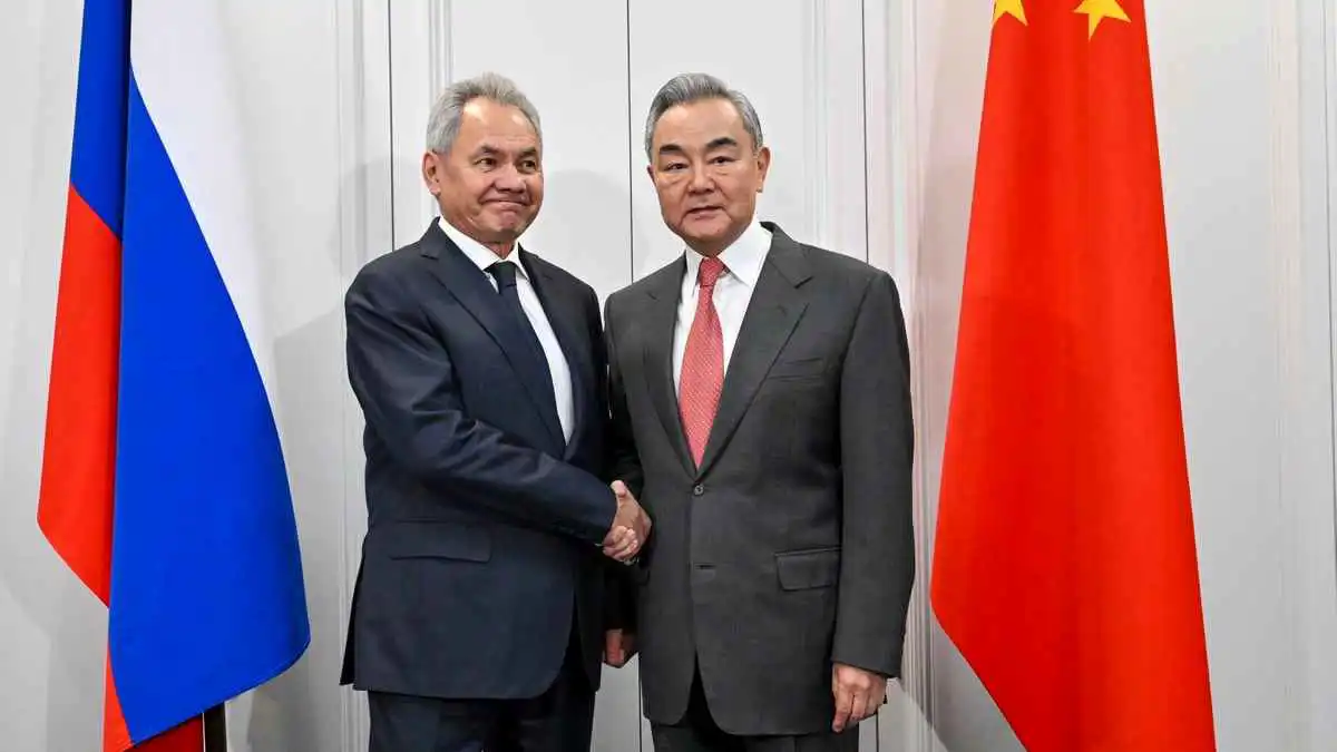 روسيا والصين تنسقان عسكرياً ضد الغرب.. تفاصيل لقاء موسكو الحاسم
