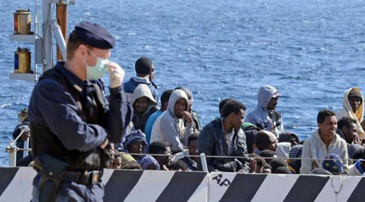 الناجون من "كارثة المتوسط" تمسكوا بجثث الموتى