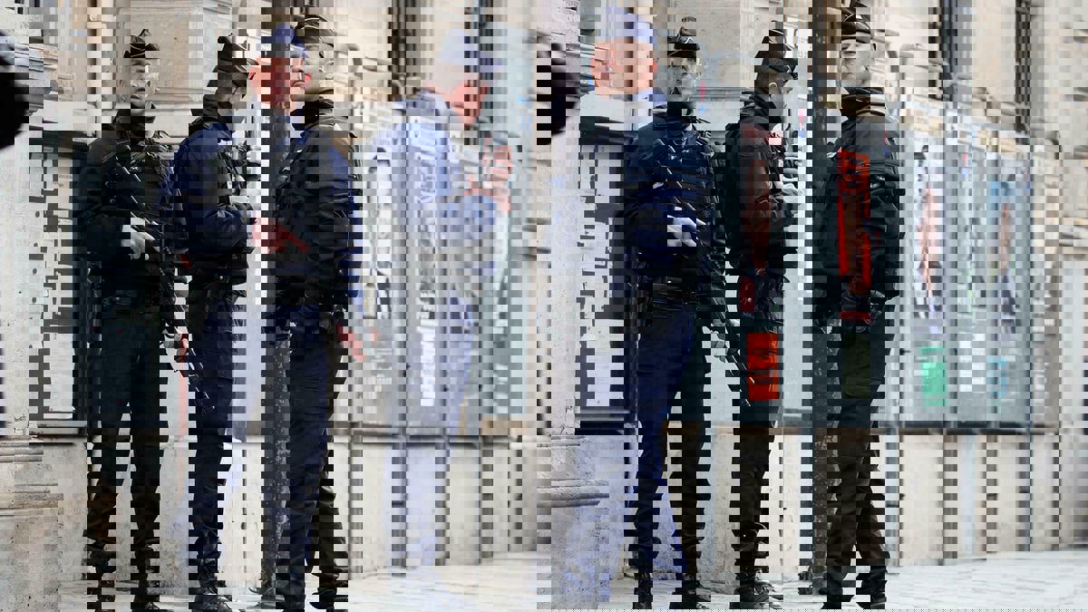 فرنسا تعتقل سوريا على خلفية تزويد دمشق مكونات أسلحة كيميائية