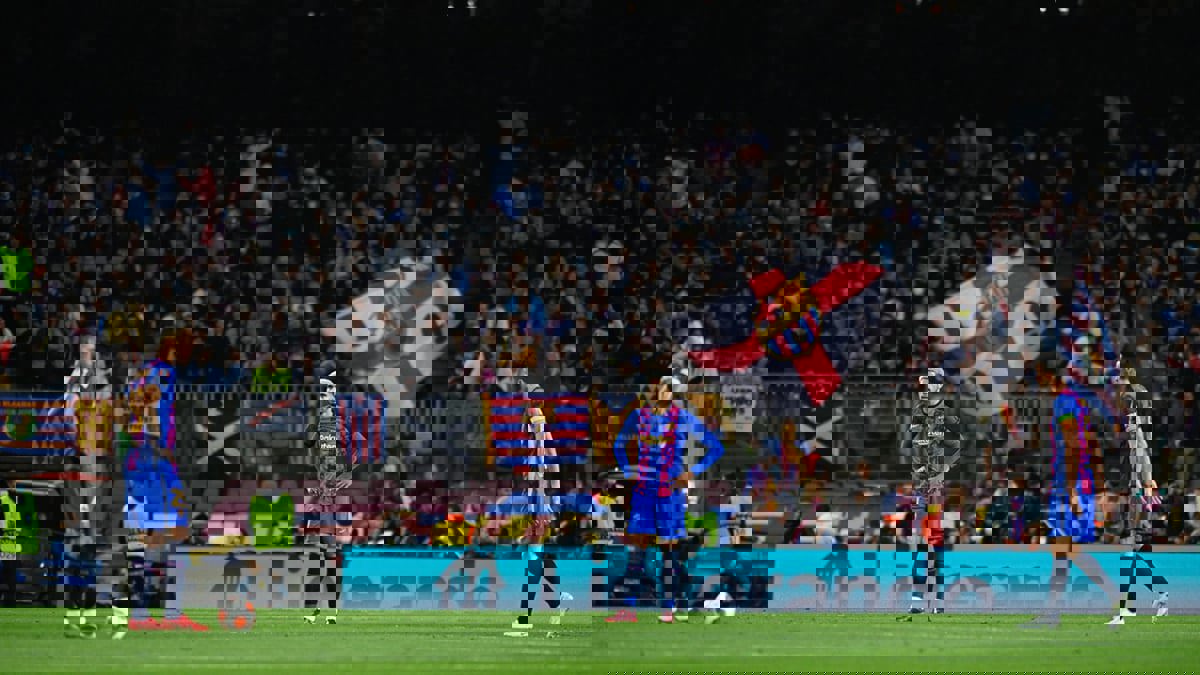 ردًا على "أحداث فرانكفورت".. جماهير برشلونة تقاطع مباراة قادش