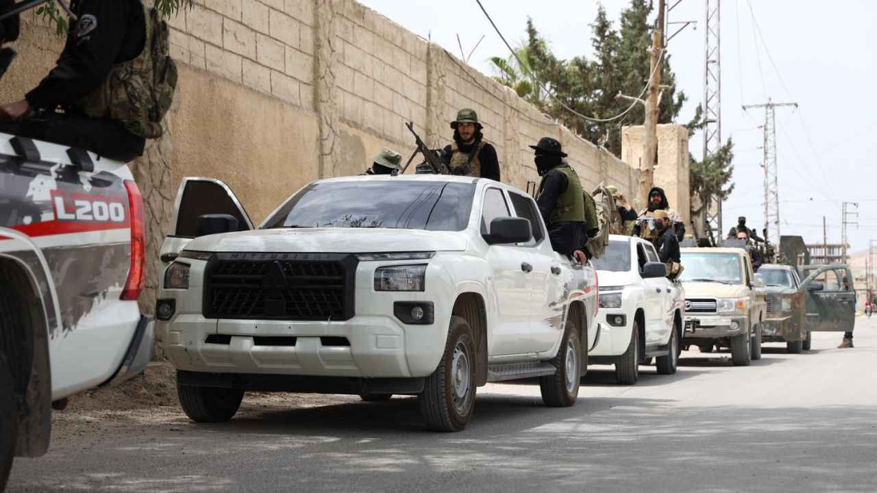 مسلحون يستهدفون مقر قيادة الشرطة السورية في دمشق (فيديو)