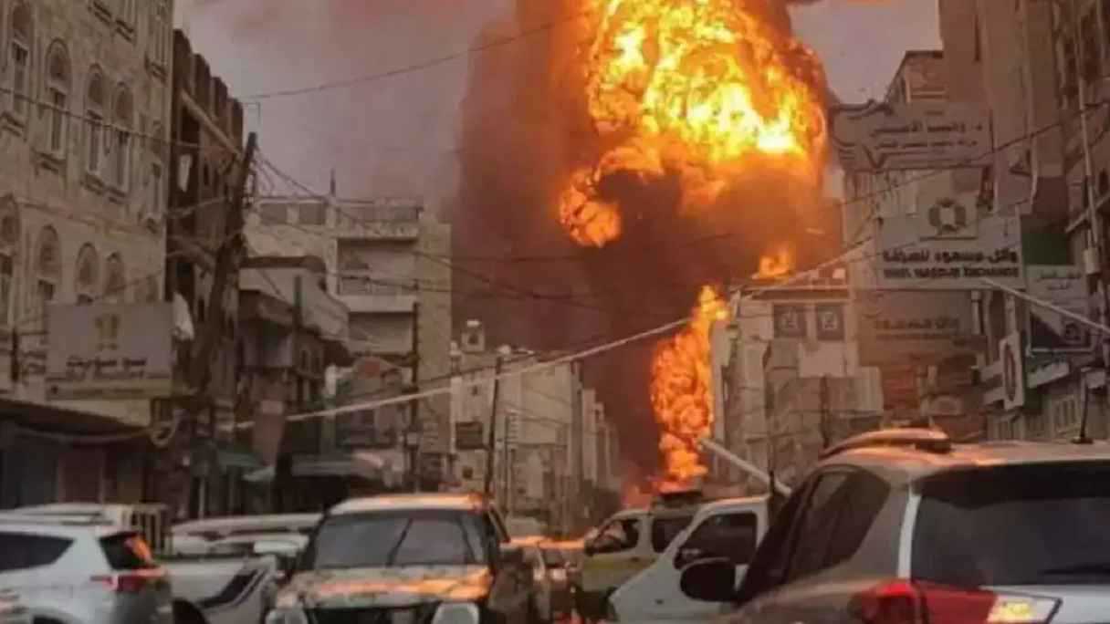 معاريف: هجوم صنعاء ربما استهدف مسؤولا حوثيا كبيرا (فيديو)