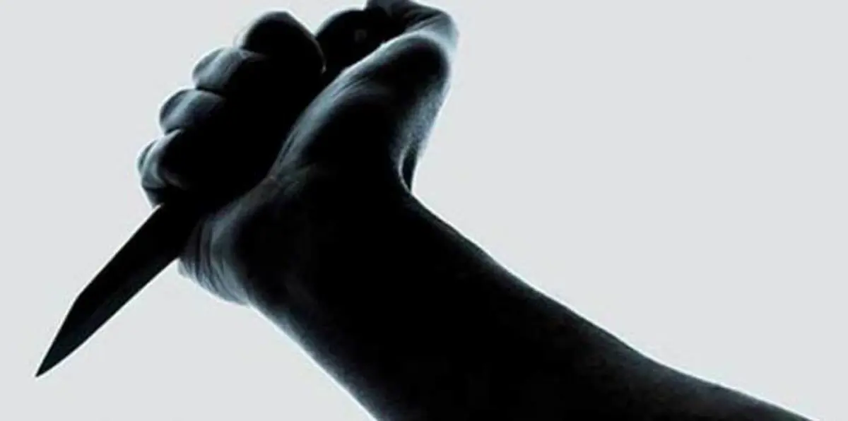 قريب أحد الطلاب في السعودية يفاجئ مدير مدرسة بعدة طعنات نافذة