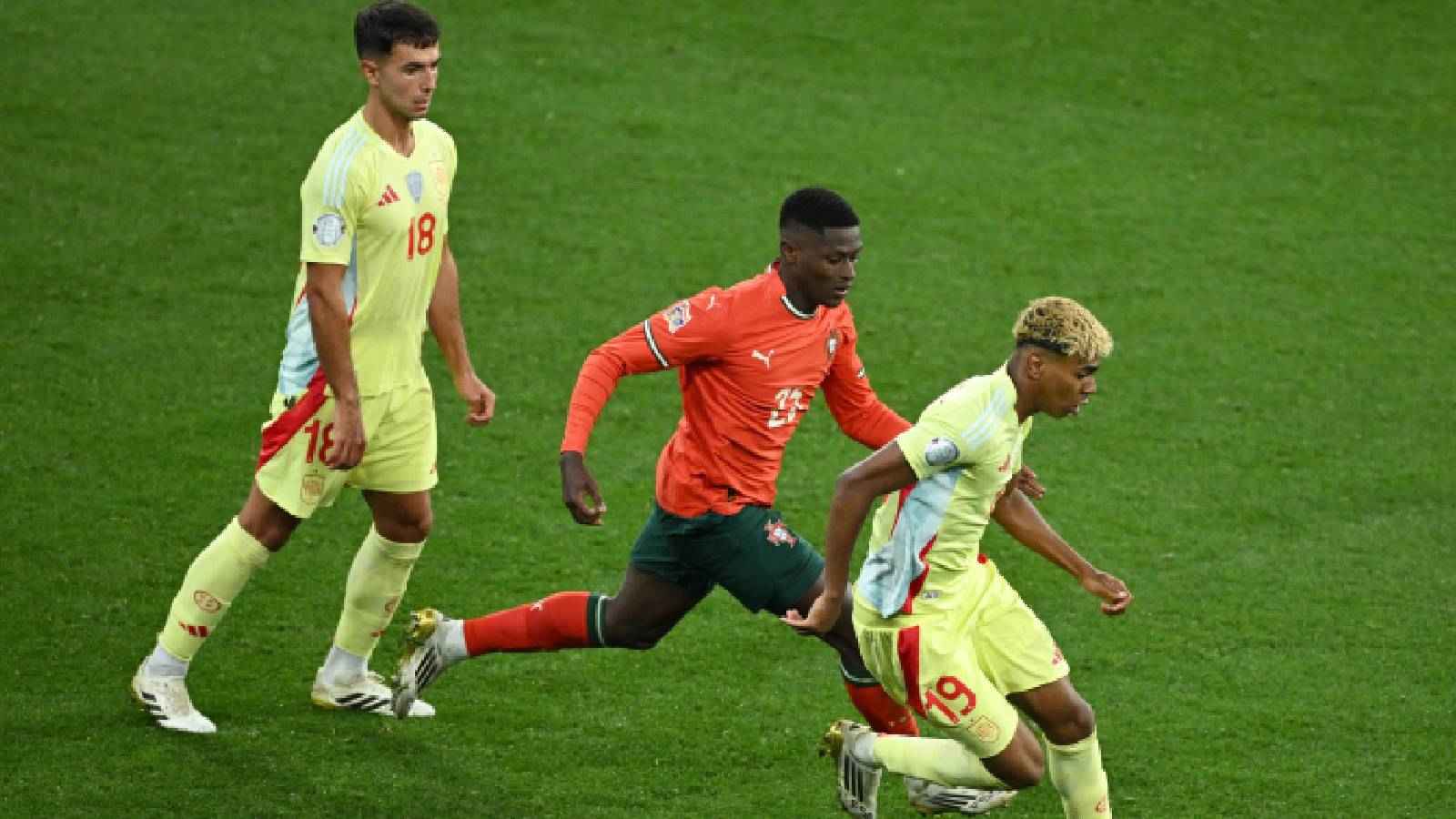 يامال في جيبك؟.. مشجع يفاجئ نجم منتخب البرتغال (فيديو)