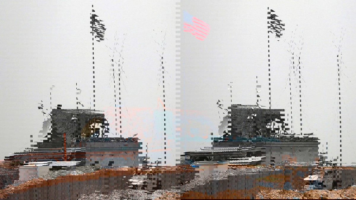 سوريا.. دوي انفجارات داخل قاعدة أمريكية في ريف حمص