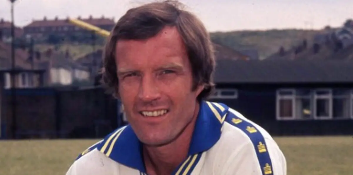 وفاة بول ميدلي لاعب ليدز ومنتخب إنجلترا السابق عن عمر يناهز 73 عامًا